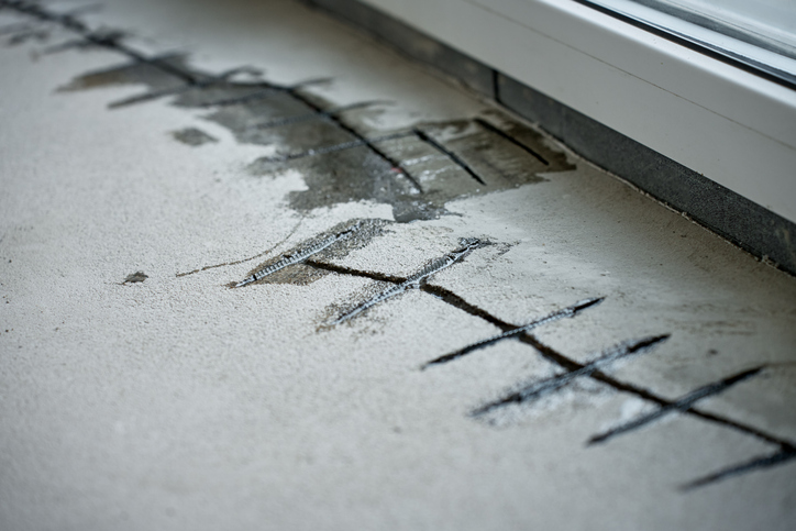 sellado de grietas y fisuras para solucionar humedades